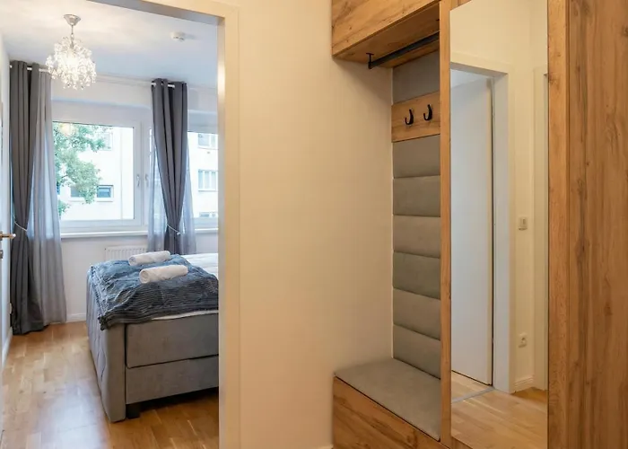 Apartment Bright 1br With Living & Balcony