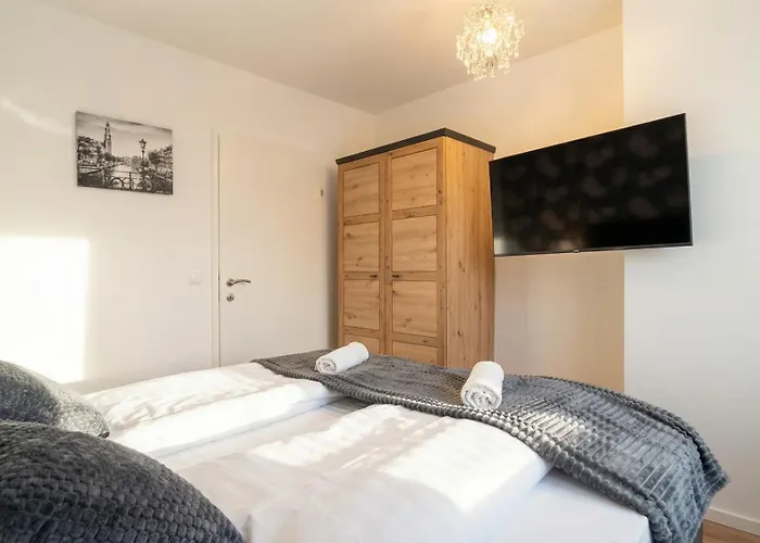 Bright 1br With Living & Balcony Apartment