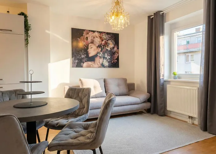 Bright 1br With Living & Balcony